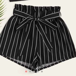Striped waist shorts